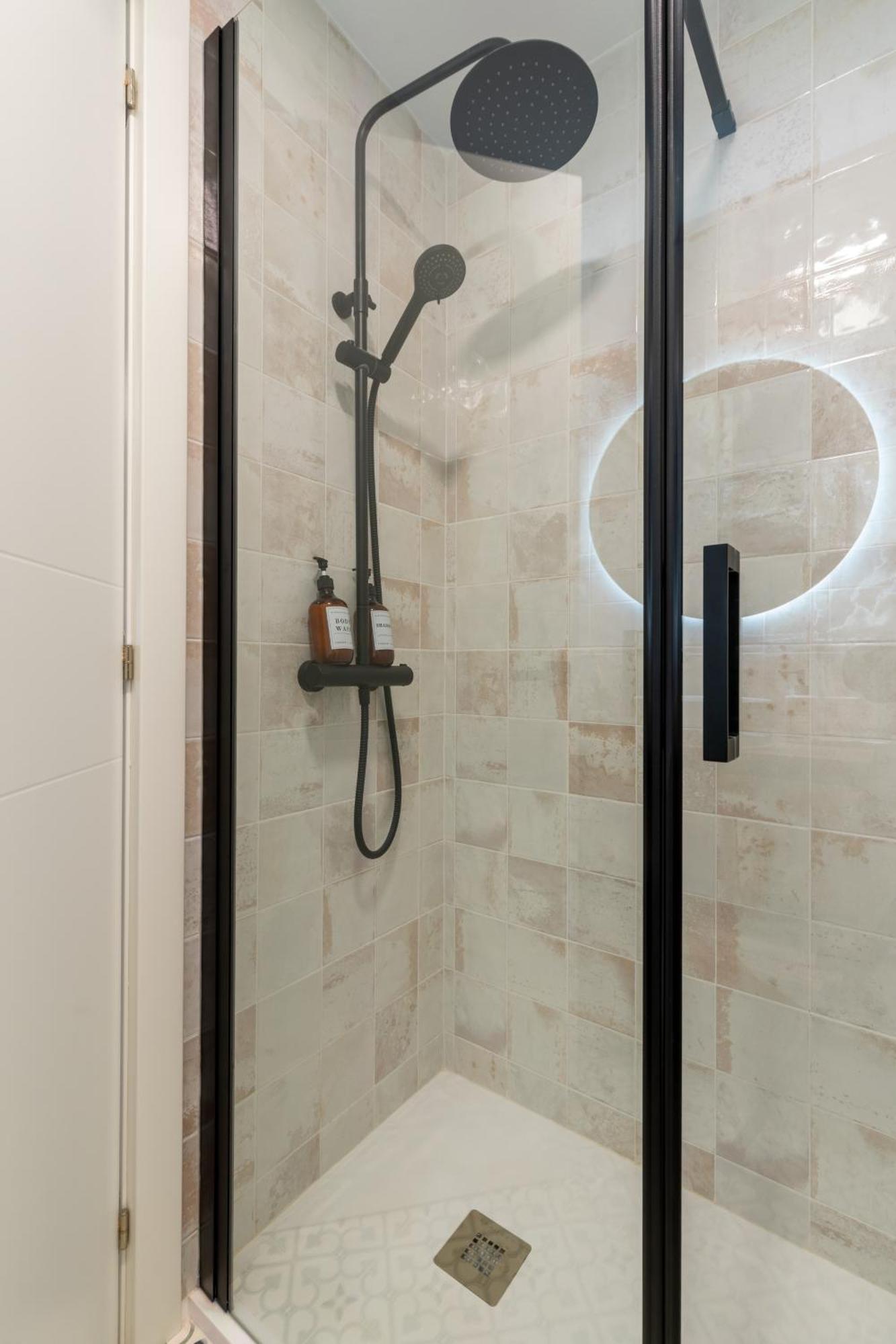 Diseno Y Comodidad En Bami Sevilla Kültér fotó